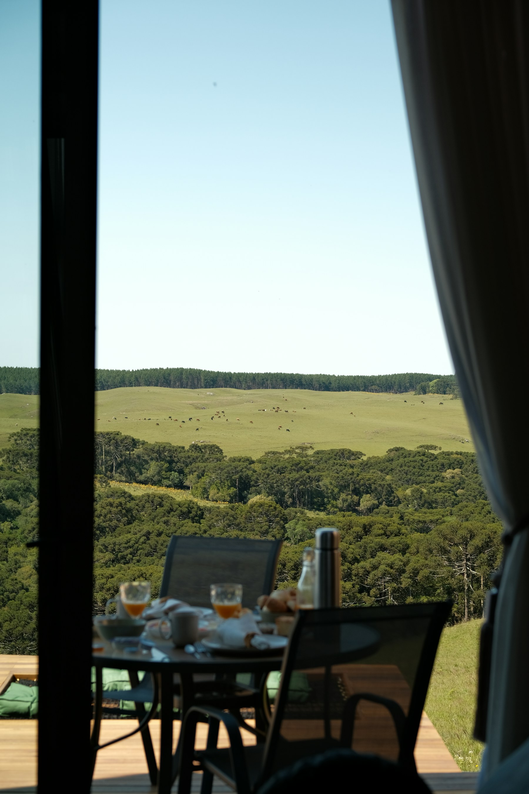 Frühstück mit Blick in die Landschaft